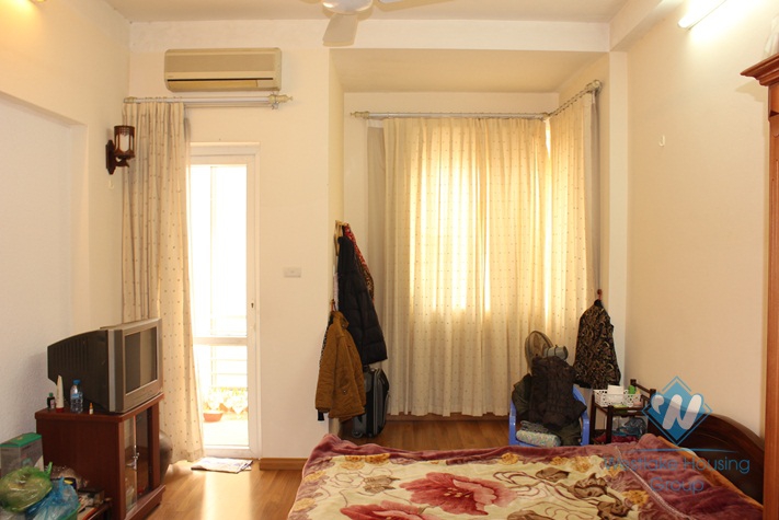 House for rent in Nghi Tam village, Tay Ho, Ha Noi